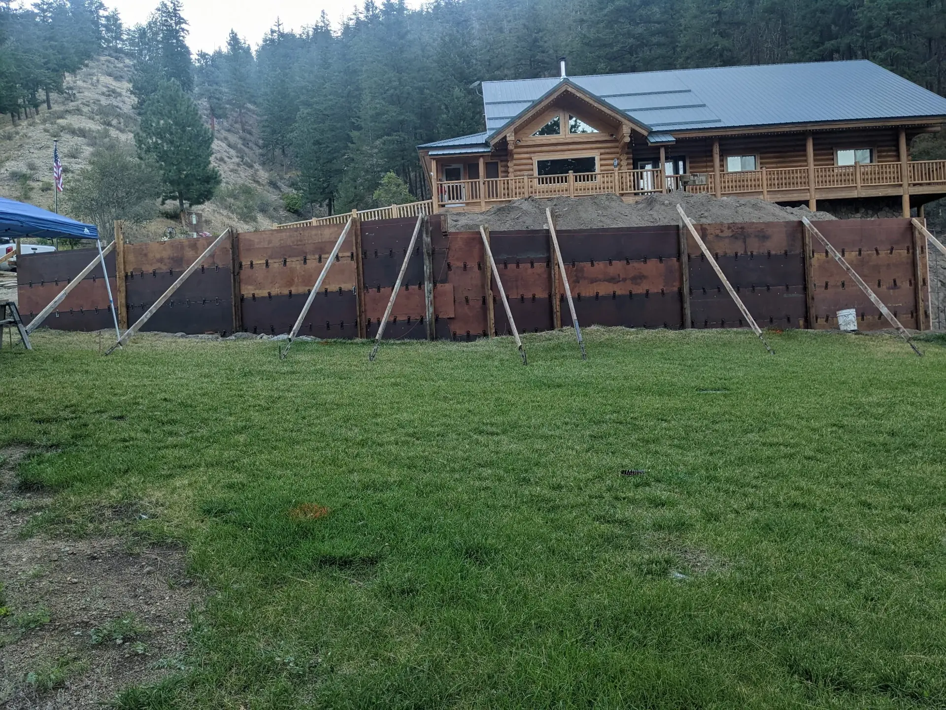 Hillside foundation and retaining wall wooden formwork — HTS Concrete & Construction