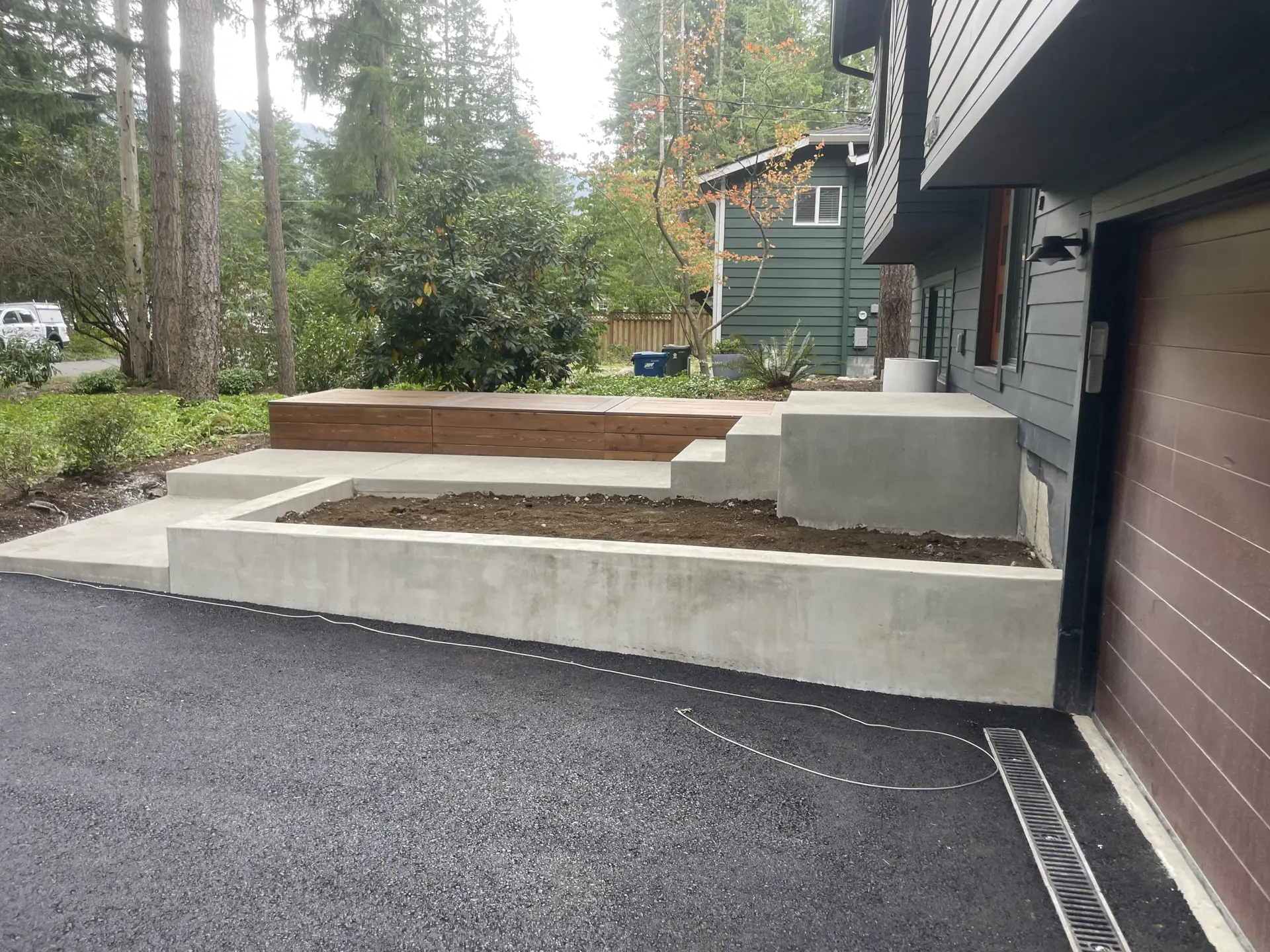 Modern entry with poured planter walls and stairs